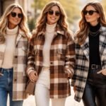 Három nő divatos kockás kabátban sétál a városban