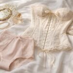 Vintage női alsóneműk: fűző és magas derekú bugyi eleganciával