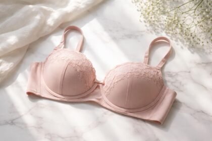 Rózsaszín melltartó napfényben, kényelmes viselet